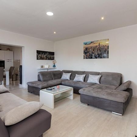 Navis Sea View Apartment With Pool Makarska Exterior photo